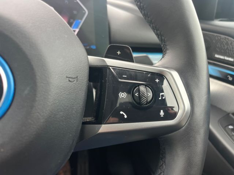 2024 BMW 5 Series - image 17