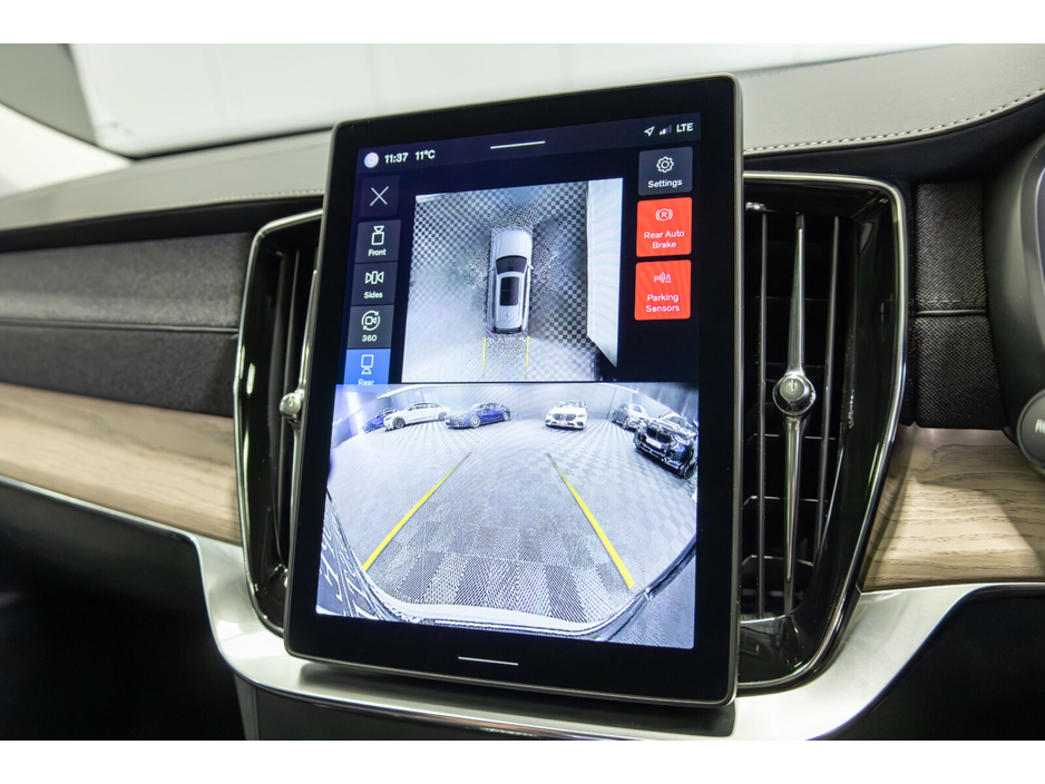 2025 Volvo XC90 - image 21