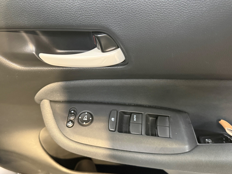 2020 Honda Fit - image 19