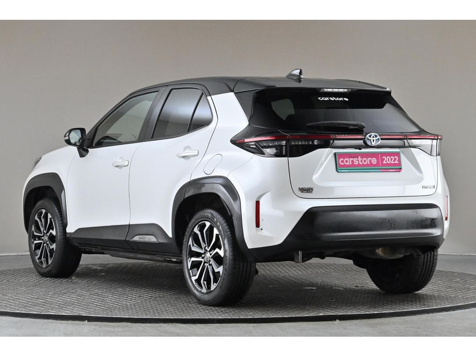 2022 Toyota Yaris Cross - image 7