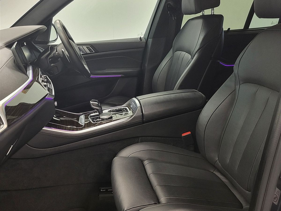 2021 BMW X5 - image 7