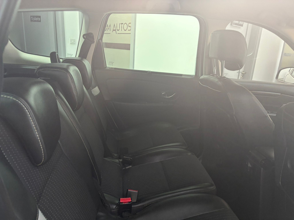 2015 Renault Grand Scenic - image 6