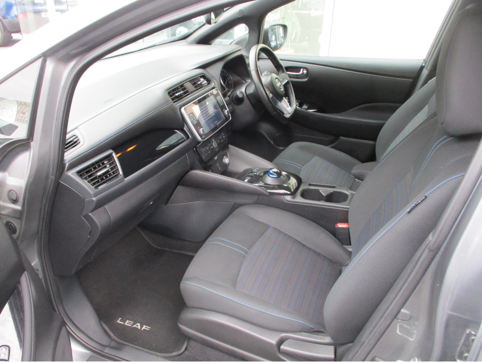 2022 Nissan Leaf - image 13