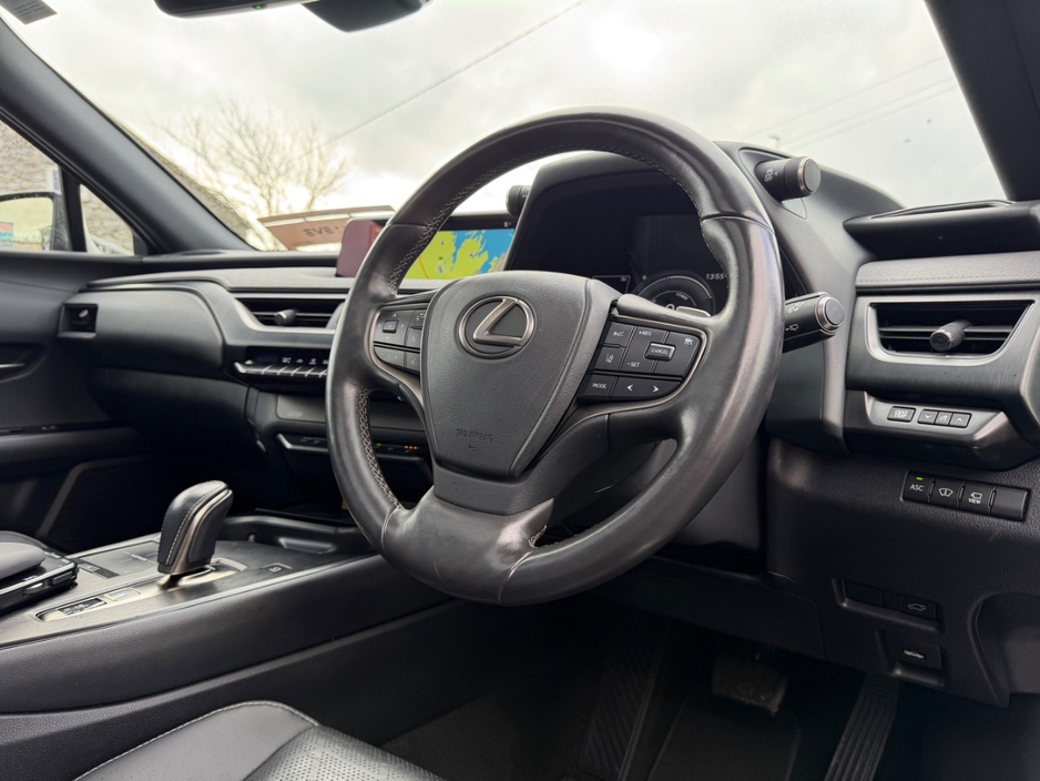 2021 Lexus UX 250 H - image 17
