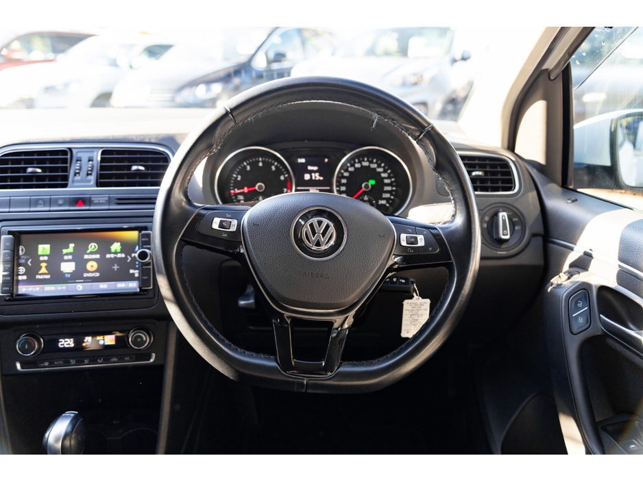 2017 Volkswagen Polo - image 12