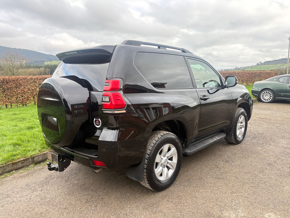 2018 Toyota Landcruiser - image 8
