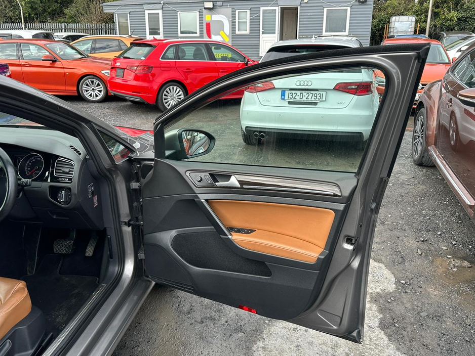 2014 Volkswagen Golf - image 10