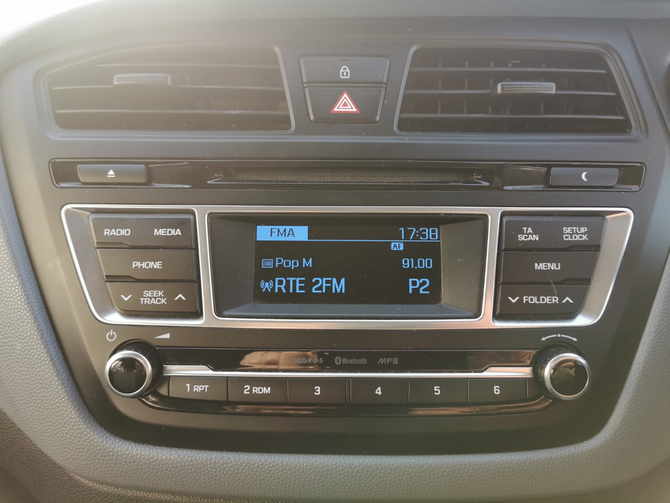 2016 Hyundai i20 - image 17