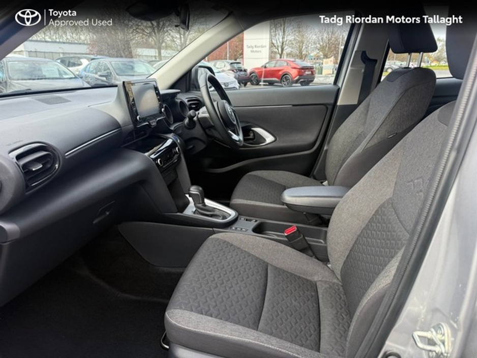 2023 Toyota Yaris Cross - image 7