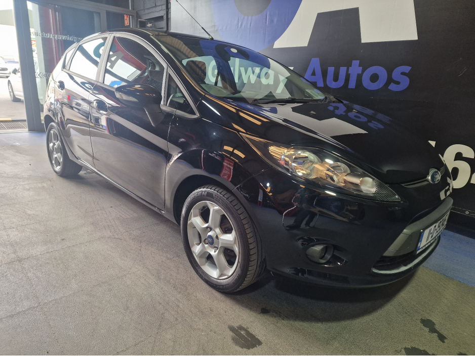 2011 Ford Fiesta - image 12