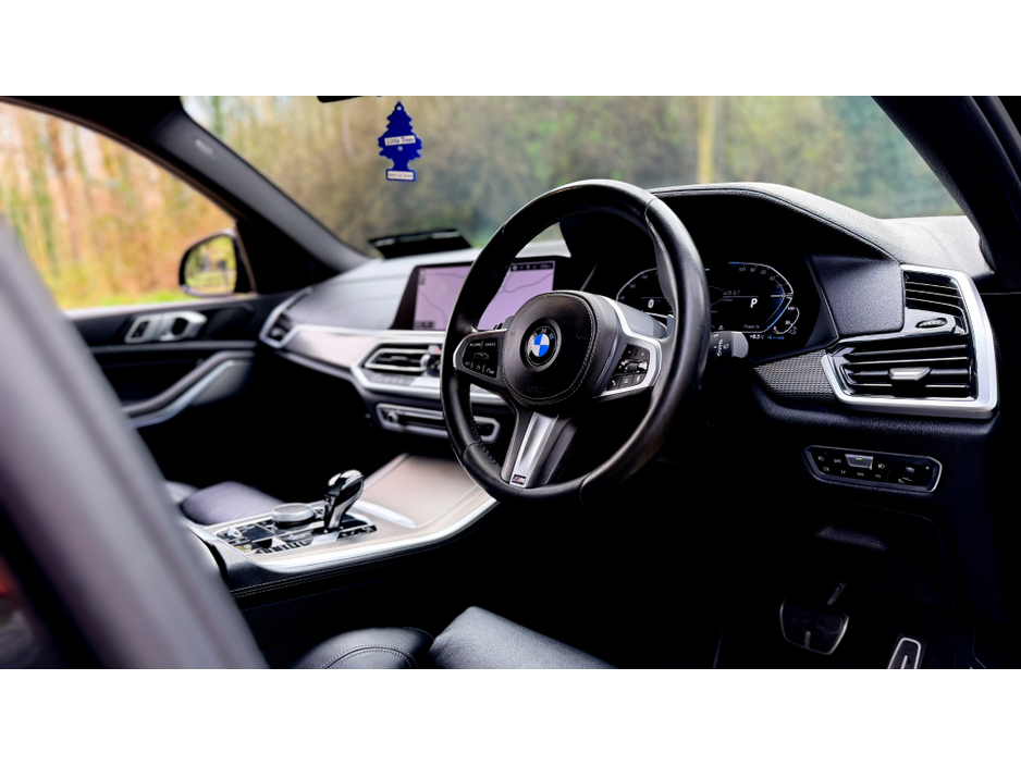 2021 BMW X5 - image 2