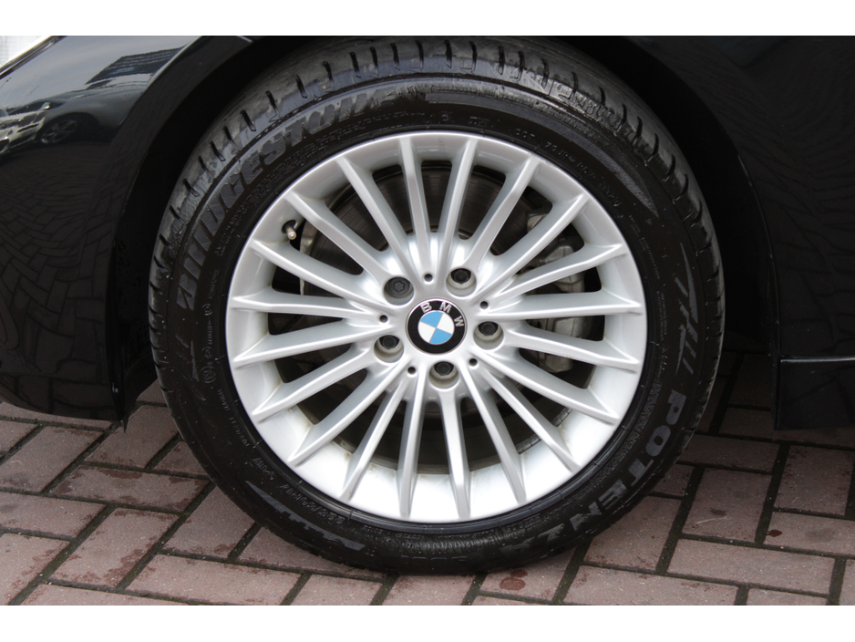 2018 BMW 3 Series - image 25