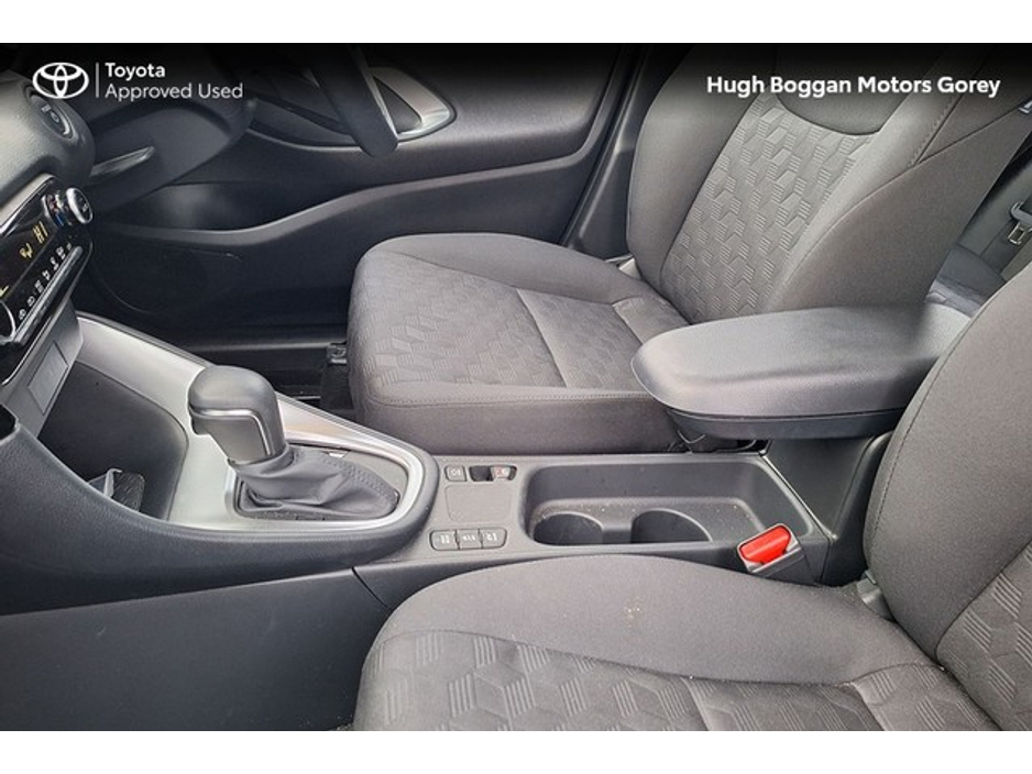2024 Toyota Yaris 1.5 HYBRID LUNA 4DR €24,950