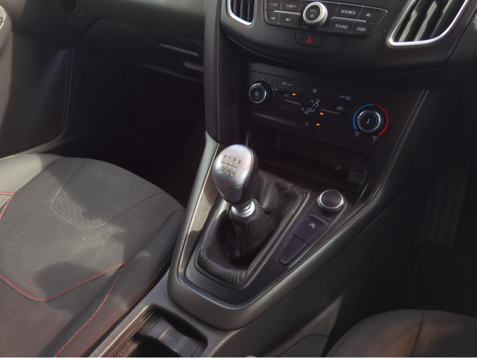 2017 Ford Focus - image 18