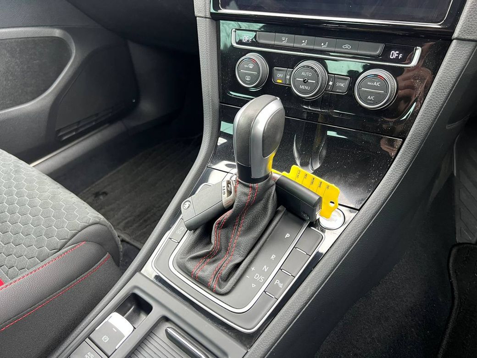 2020 Volkswagen Golf - image 11