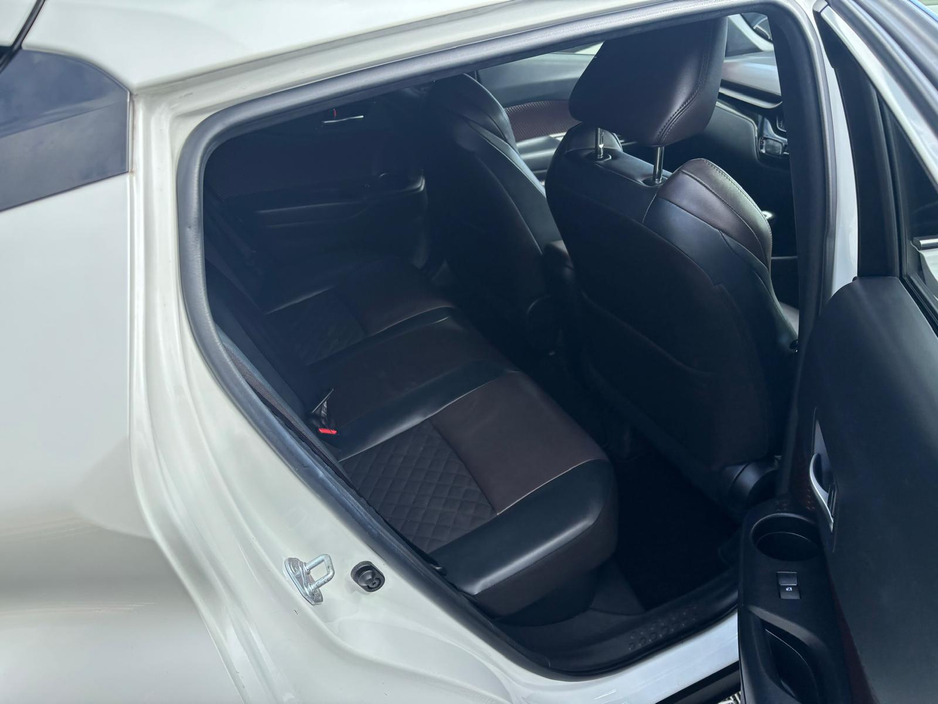 2017 Toyota C-HR - image 5