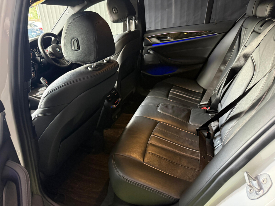 2019 BMW 5 Series - image 11