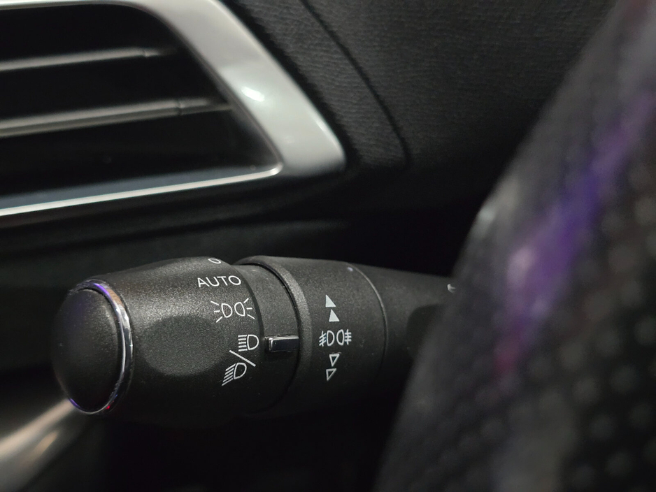 2018 Peugeot 5008 - image 29