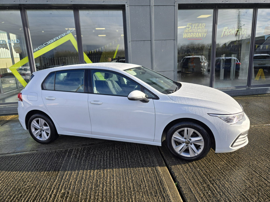 2022 Volkswagen Golf 2.0 TDI 115HP Life €24,950