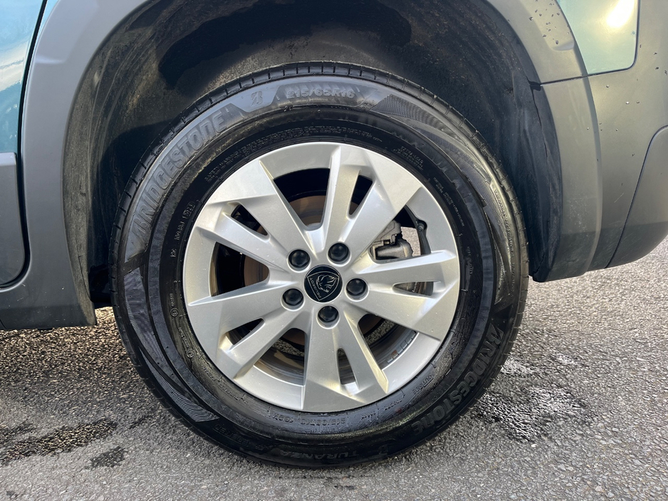 2025 Peugeot Rifter - image 7