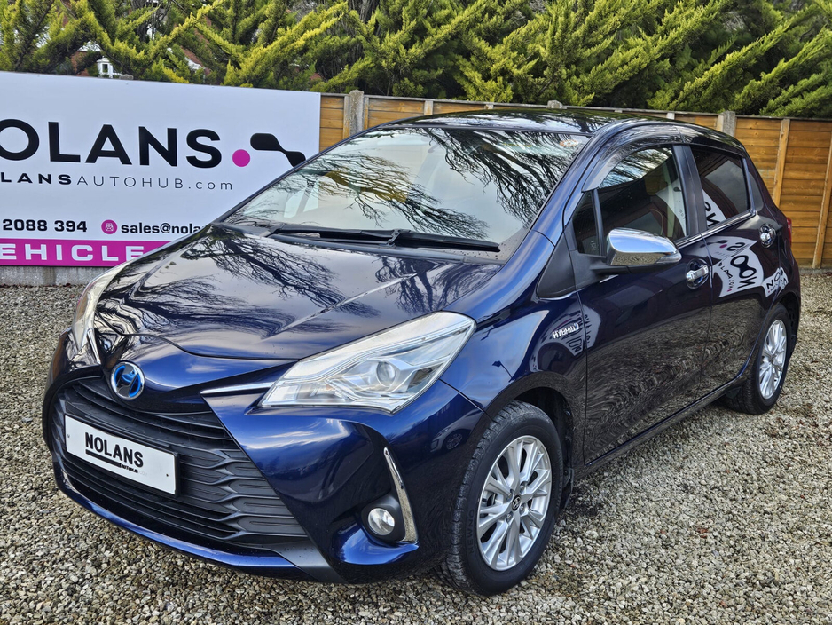 2017 Toyota Vitz - image 4