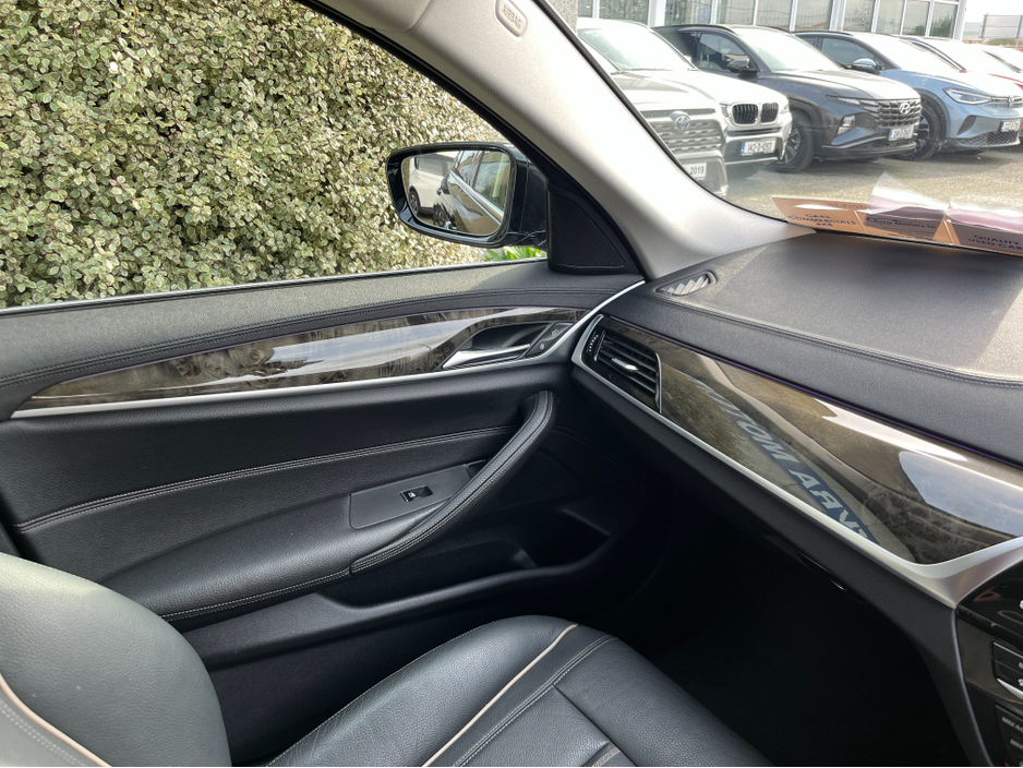 2018 BMW 5 Series - image 21
