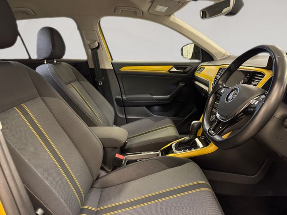 2020 Volkswagen T-Roc - image 11