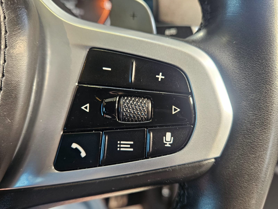 2021 BMW 5 Series - image 11