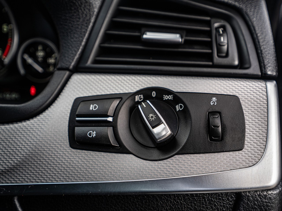 2016 BMW 5 Series - image 19