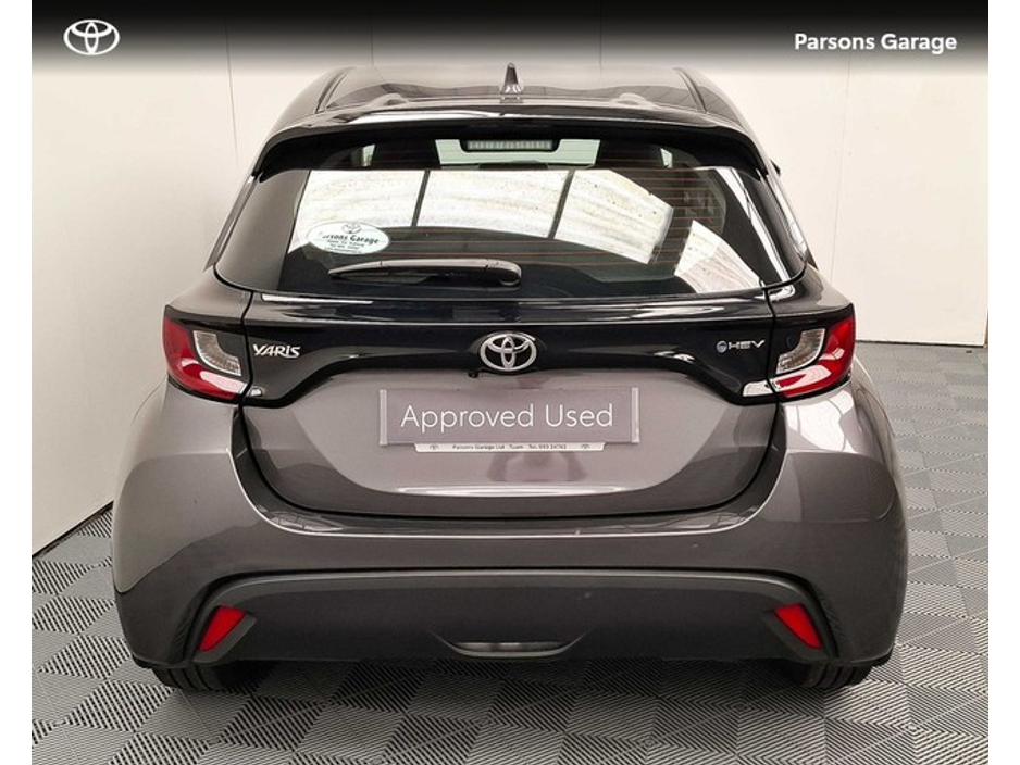 2025 Toyota Yaris - image 4