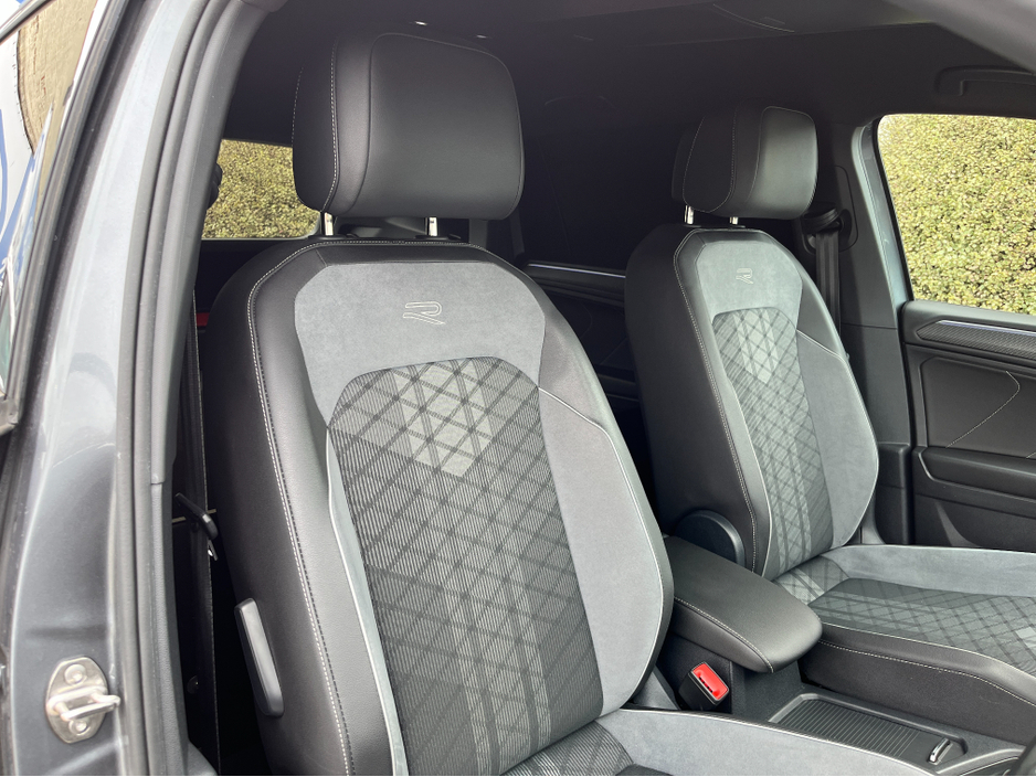 2023 Volkswagen Tiguan - image 12