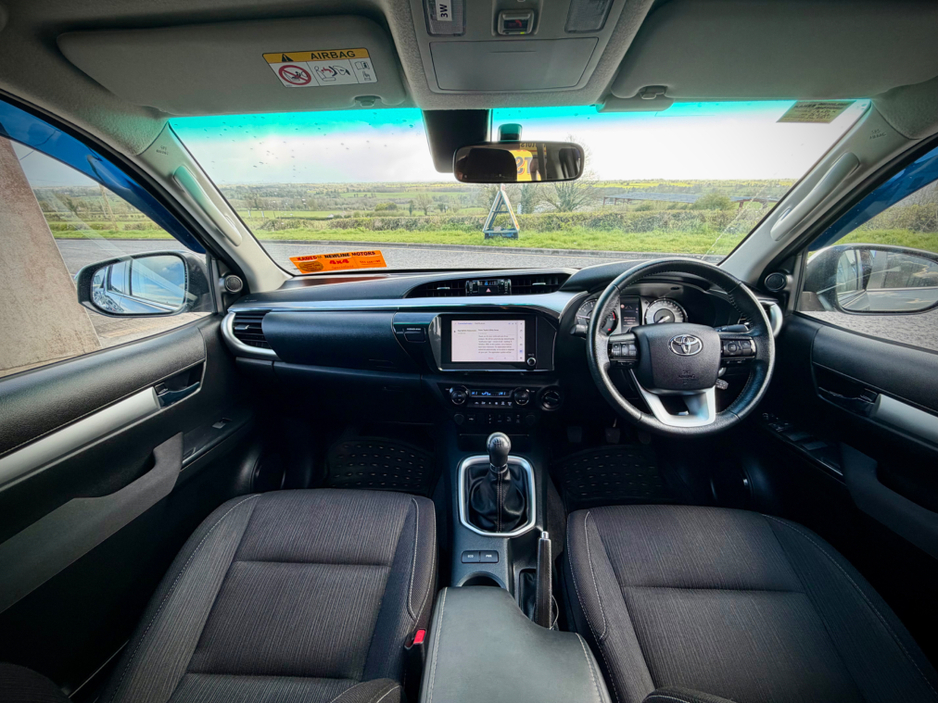 2025 Toyota Hilux - image 9