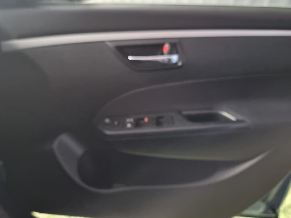 2012 Suzuki Swift - image 15