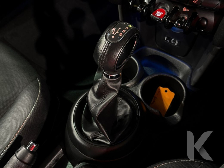 2017 MINI Cooper 1.5 AUTOMATIC - BLUE 2 TONE - FACTORY ALLOY WHEELS - REAR CAMERA €14,950