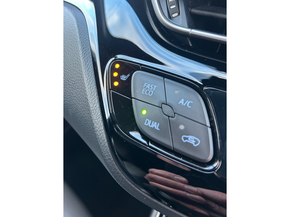 2023 Toyota C-HR 1.8 HYBRID SOL €24,850