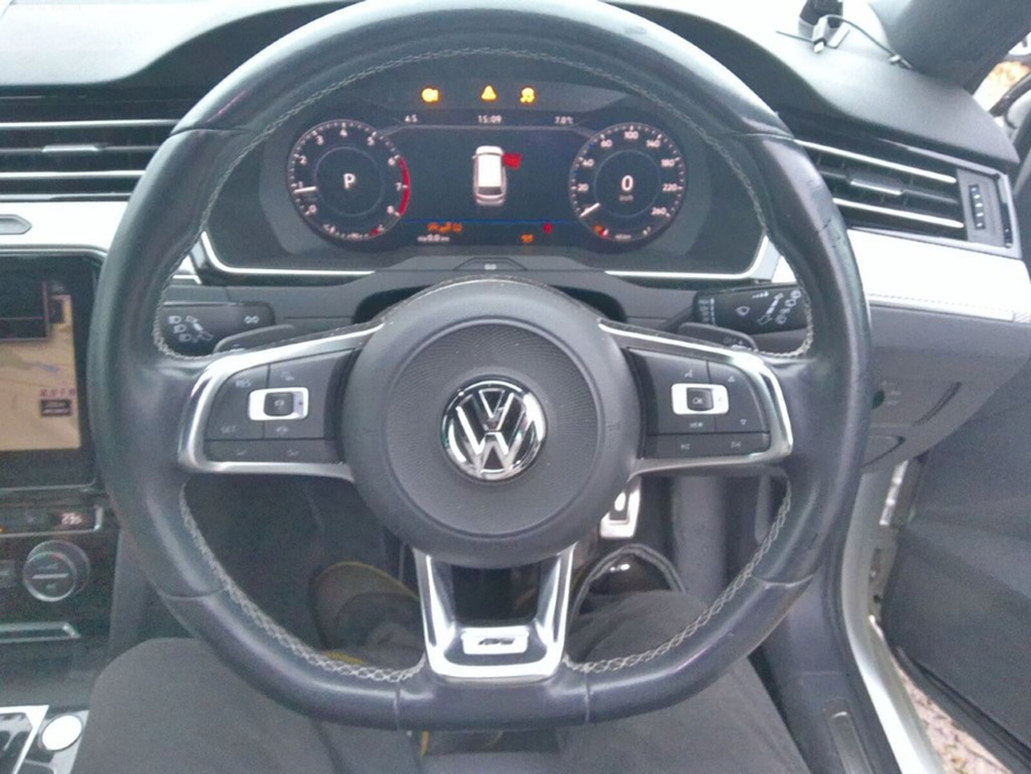 2019 Volkswagen Passat - image 5