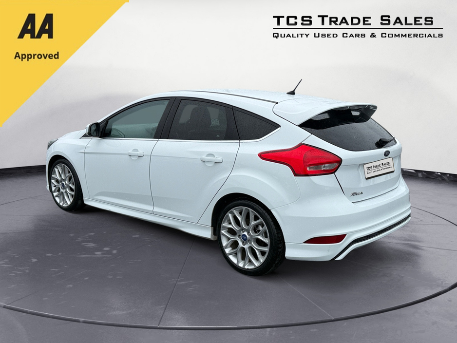 2016 Ford Focus - image 2