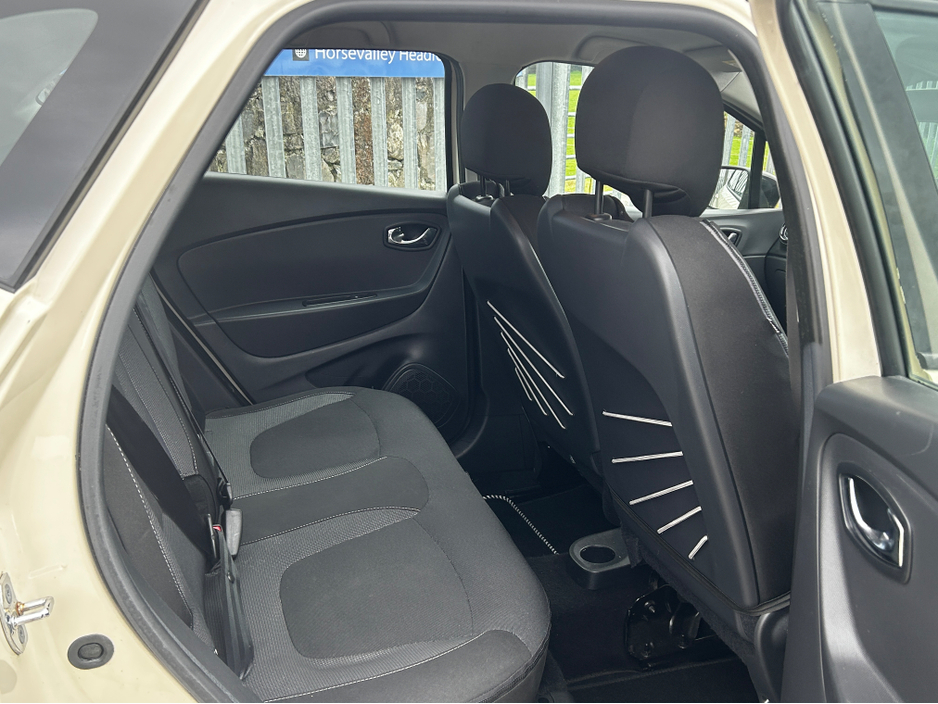 2015 Renault Captur - image 4