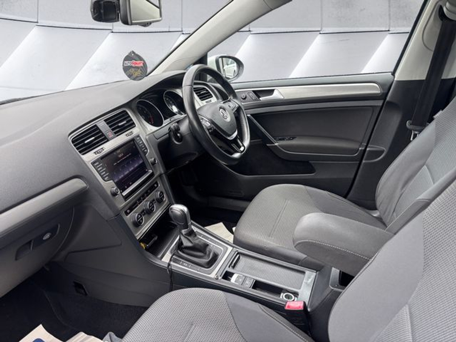 2015 Volkswagen Golf - image 12