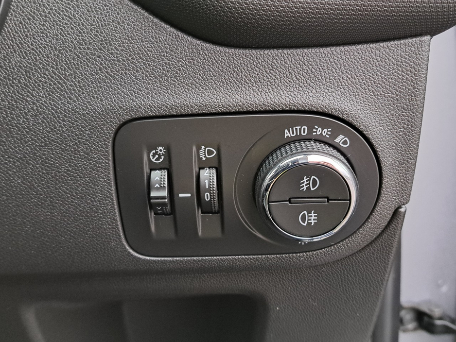 2022 Opel Crossland - image 30