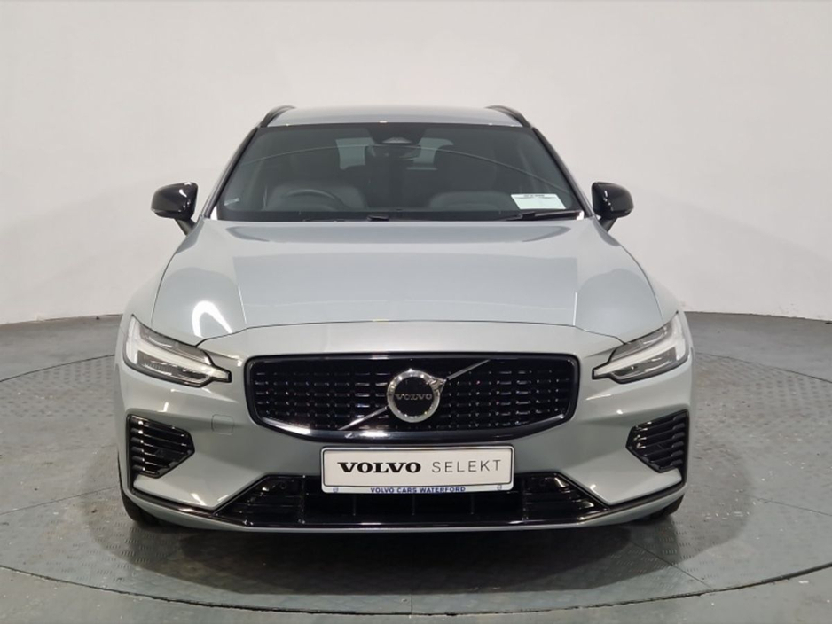 2024 Volvo V60 - image 2