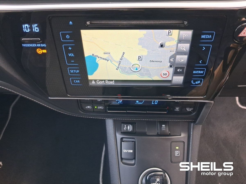 2018 Toyota Auris Hybrid Luna Sport €18,500