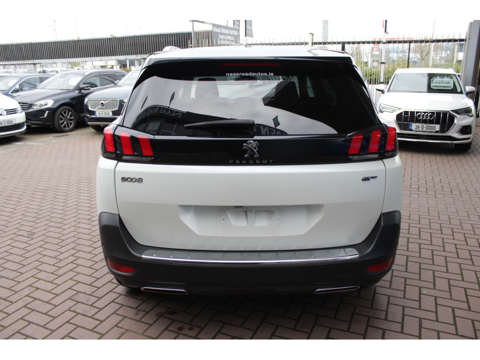 2018 Peugeot 5008 - image 5
