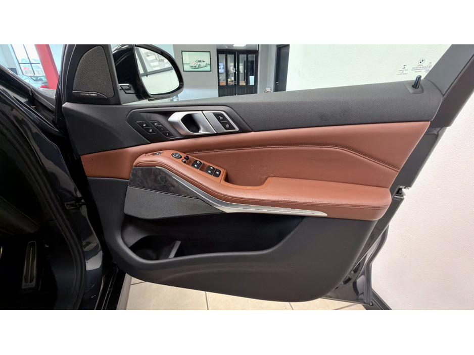 2019 BMW X5 - image 11