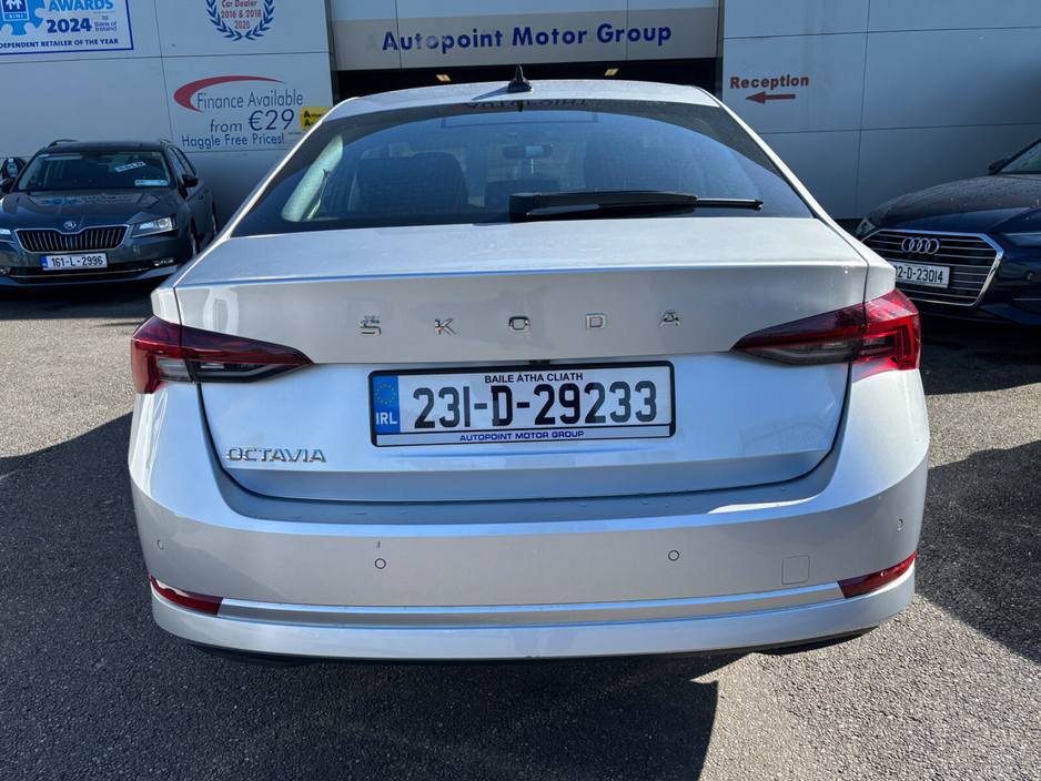 2023 Skoda Octavia - image 6