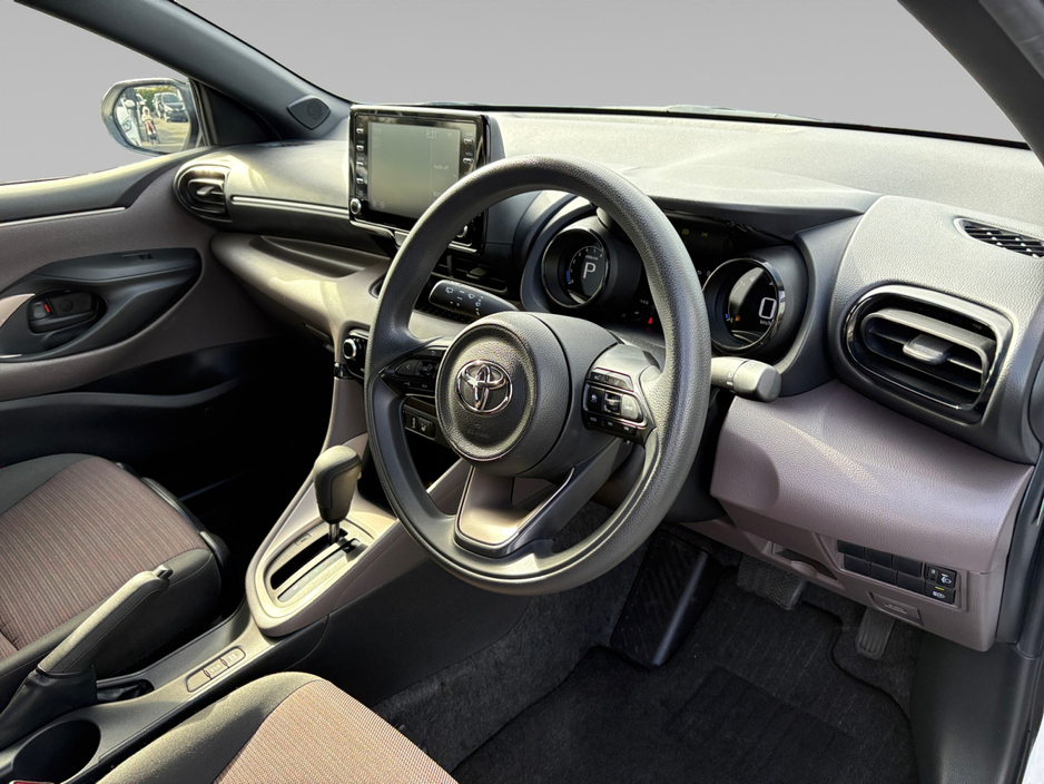 2020 Toyota Yaris - image 13