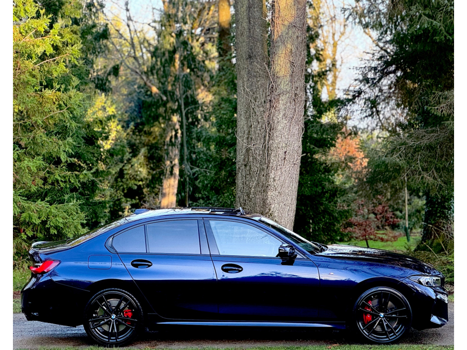 2024 BMW 3 Series - image 27