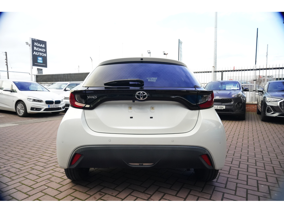 2020 Toyota Yaris - image 5