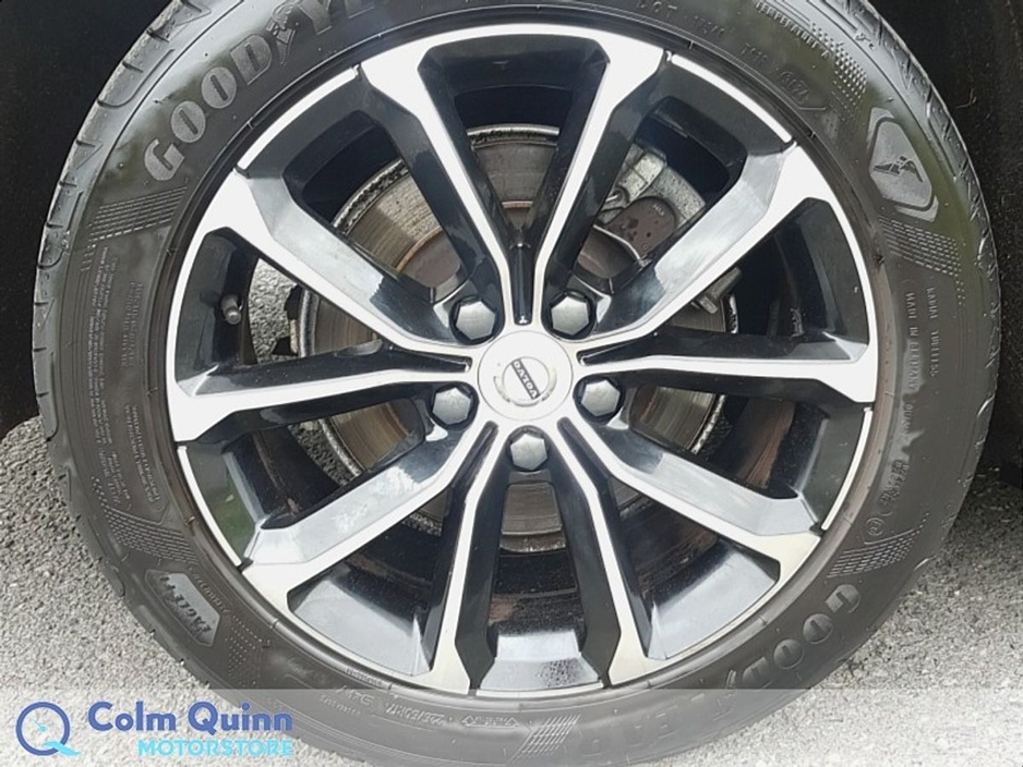 2021 Volvo V60 - image 5