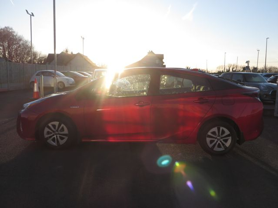 2019 Toyota Prius - image 6